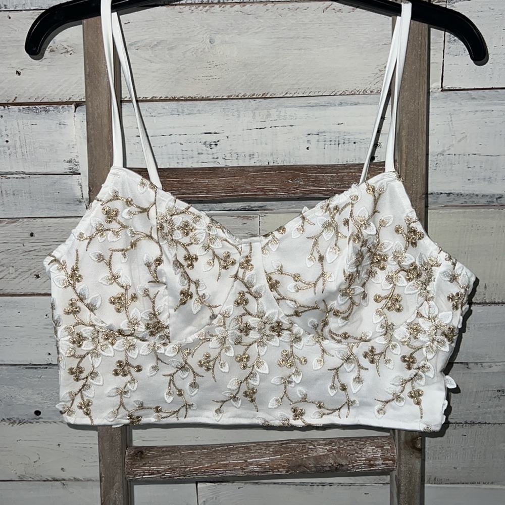 Cute embroidered crop top size XL